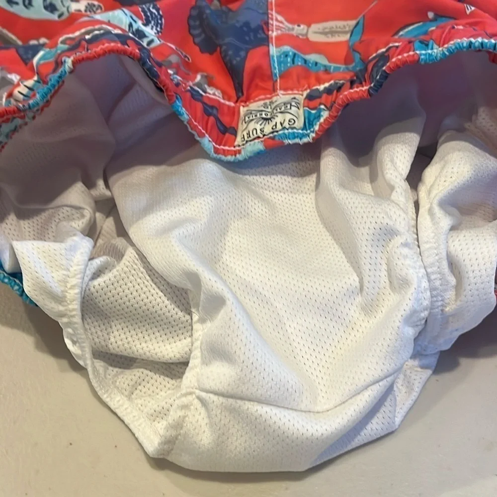 GAP - boys swim trunks, bathing suit.  Shark / fish print.  Size boys XL